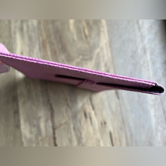 AMI Lizard Pebbled Leather Envelope Pink - Picture 4 of 11